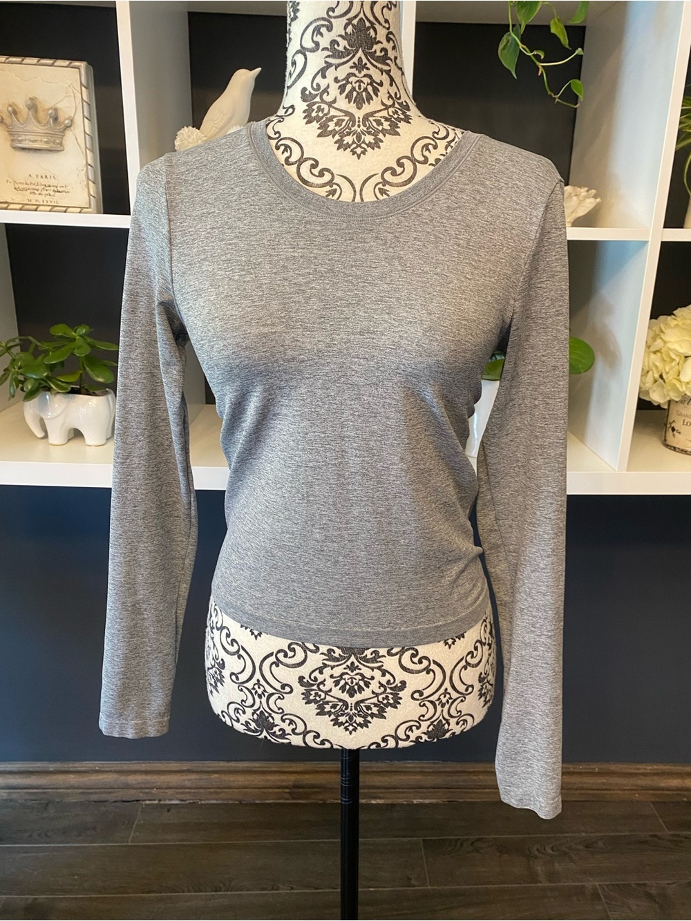 Aritzia TNA Classic Women's Long-Sleeve Crewneck Crop Top - Gray